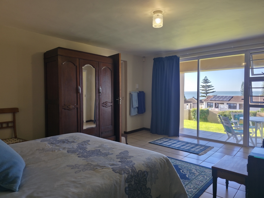 7 Bedroom Property for Sale in Wavecrest Eastern Cape